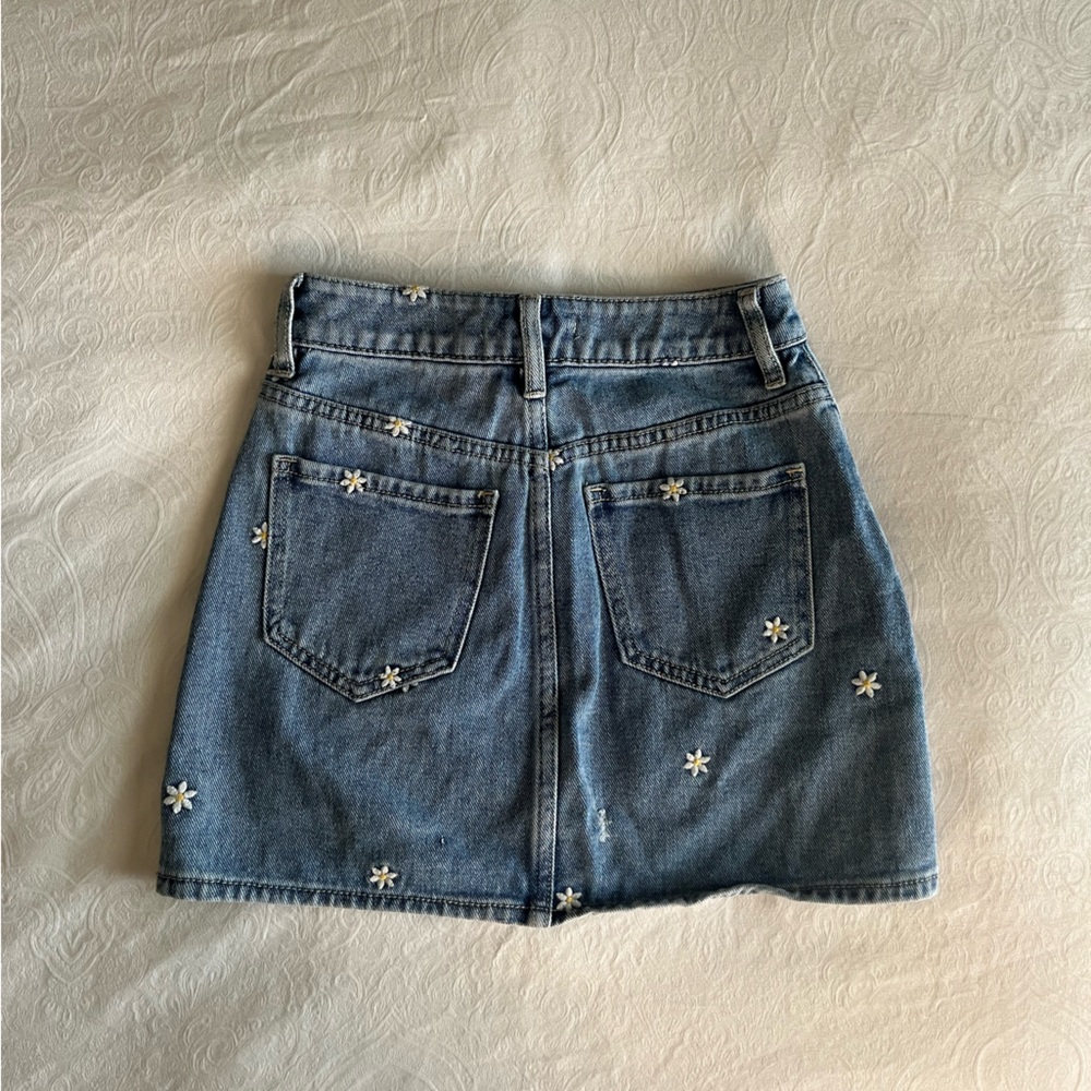 Mini skirt with flowers